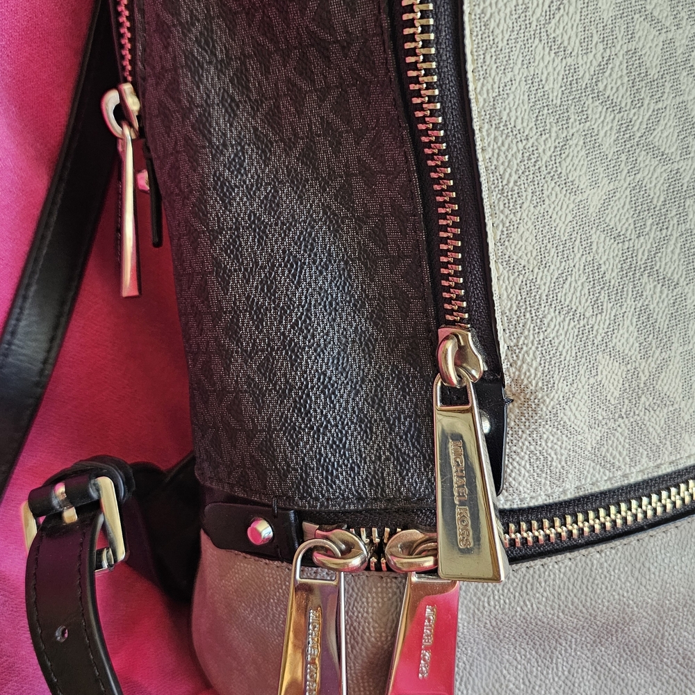 Michael Kors White and Gray Signature Mini Backpack - Picture 4 of 8